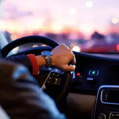 Ile zarabia kierowca kat B? Sprawdź, dlaczego warto wybrać ten zawód