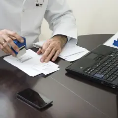 Jak uzyskać zaświadczenie lekarskie do prawa jazdy – który lekarz?