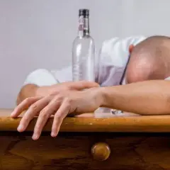 Jak sprawdzić promile bez alkomatu i uniknąć niebezpieczeństwa