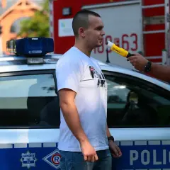 Kto może badać alkomatem? Poznaj przepisy i zasady dotyczące testów
