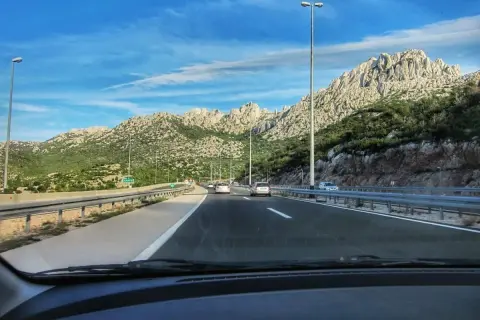 Ile kosztuje autostrada do Splitu? Sprawdź opłaty i trasy!