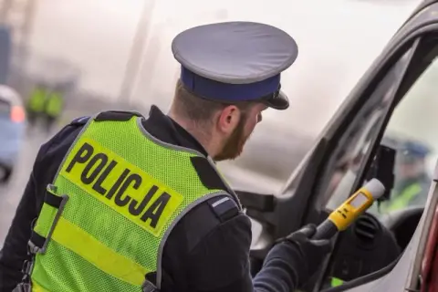 Czy można odmówić dmuchania w alkomat? Poznaj swoje prawa i zdrowie