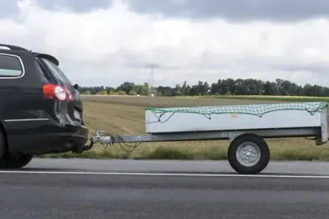 Ile można jechać z przyczepą na autostradzie w Niemczech – kluczowe przepisy