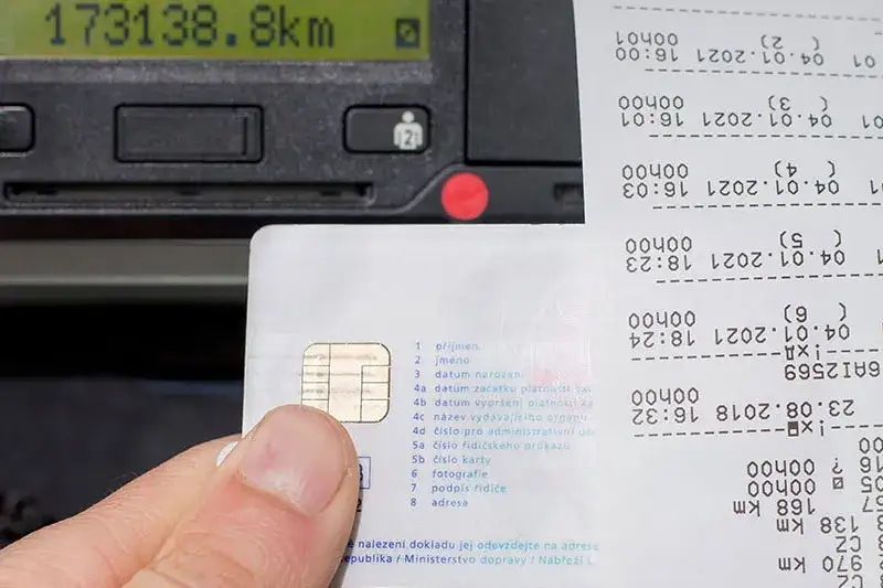 Zdjęcie Karta kierowcy co ile zczytywać? Uniknij kar za brak odczytu!
