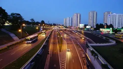 Zdjęcie Ile maksymalnie można jechać na autostradzie? Sprawdź zasady i kary
